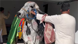Indian family welcomes ‘sacred’ cow at housewarming ceremony in US, internet reacts